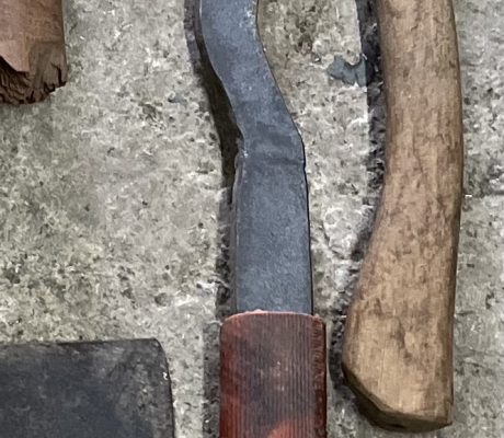 (68- SUIDEROORD)- CARVING AXE- R 50