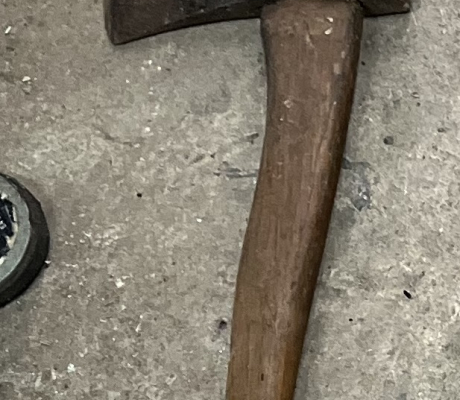 (67- SUIDEROORD)- HAND AXE WITH WOODEN HANDLE- R 50