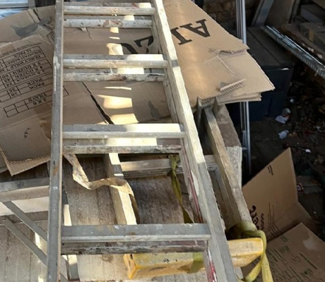 (161- S/OORD OB)- ALUMINIUM LADDER  - R 1200
