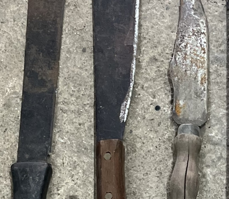 (69- SUIDEROORD)- MACHETE AND BOWIE STYLE KNIFE- R 100