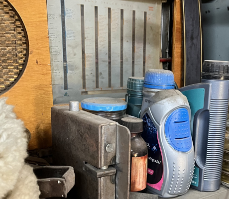 (47- SUIDEROORD)- VINTAGE TABLETOP RADIO- R 300