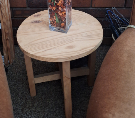 (ALB - 2) SMALL ROUND TABLE - PINE  R70