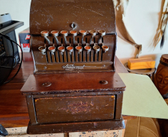 (H 40- S/OORD)- ANTIQUE CASH REGISTER- R 5000