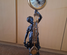 (ALB - 46) RHYTHM FIGURAL CLOCK  R650