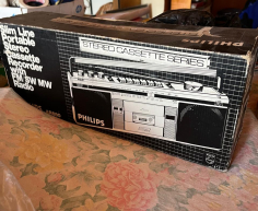 (H 20- S/OORD)- VINTAGE STEREO CASSETTE PLAYER- R 50