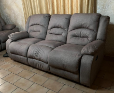(H 58- S/OORD)- 3 SEATER RECLINER COUCH - R 3000
