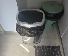 ELECTRIC NO TOUCH BIN (EOA) WAS R900 NOW R500