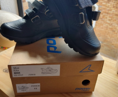 KIDS TOUGHEES SIZE 12 BRAND NEW  (EOA)