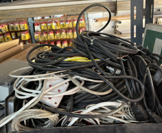 (94- SUIDEROORD)- VARIOUS ELECTRICAL ITEMS- R POD