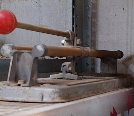 (129- S/OORD OB)- SMALL TILE CUTTER- R 180