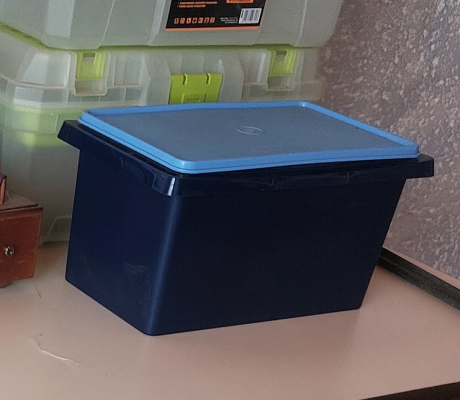 (132- S/OORD H)- BLUE TUPPERWARE CONTAINER- R 80